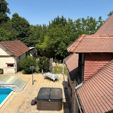 D'hôtes Bonheur 3 Pers Piscine Et Couette-café Sarrazac (Dordogne)